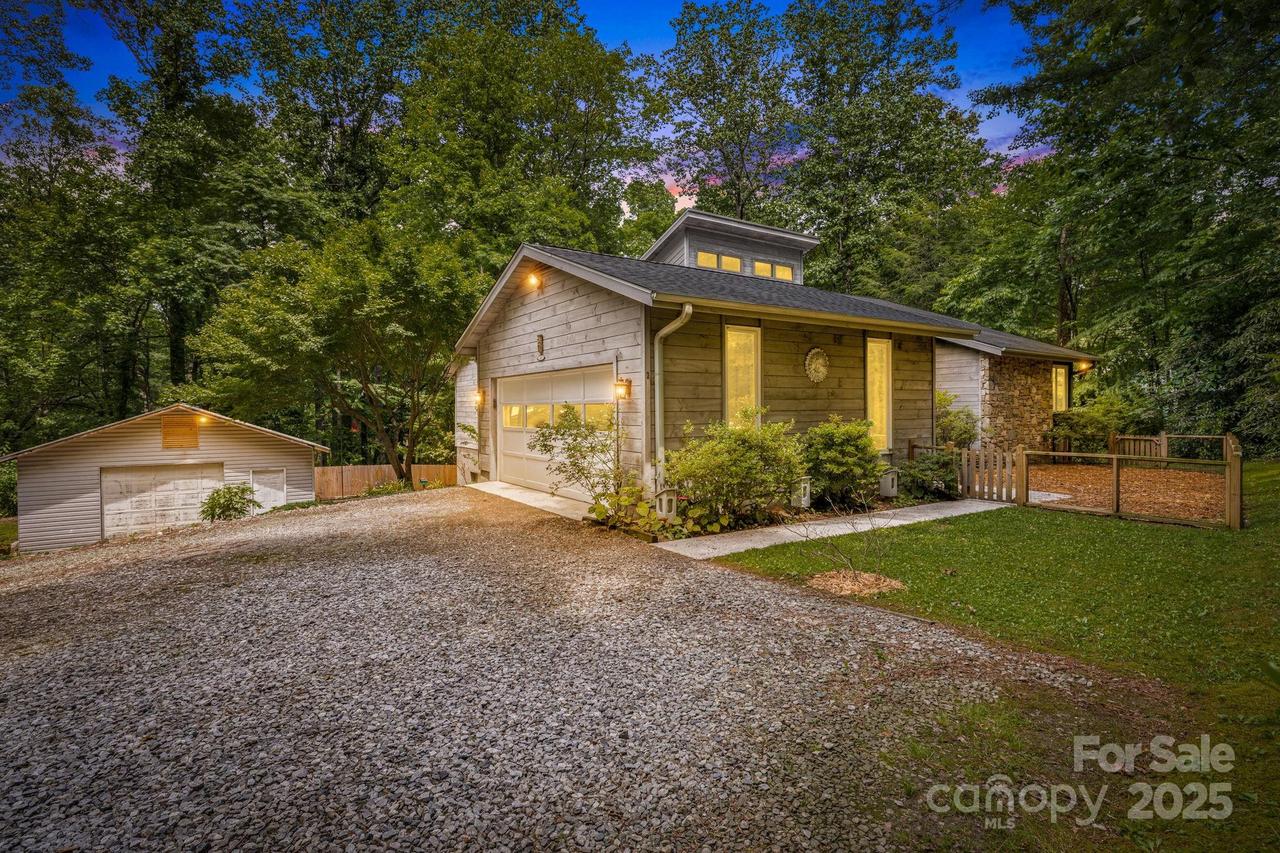 24 Penne Way, Flat Rock, NC 28731