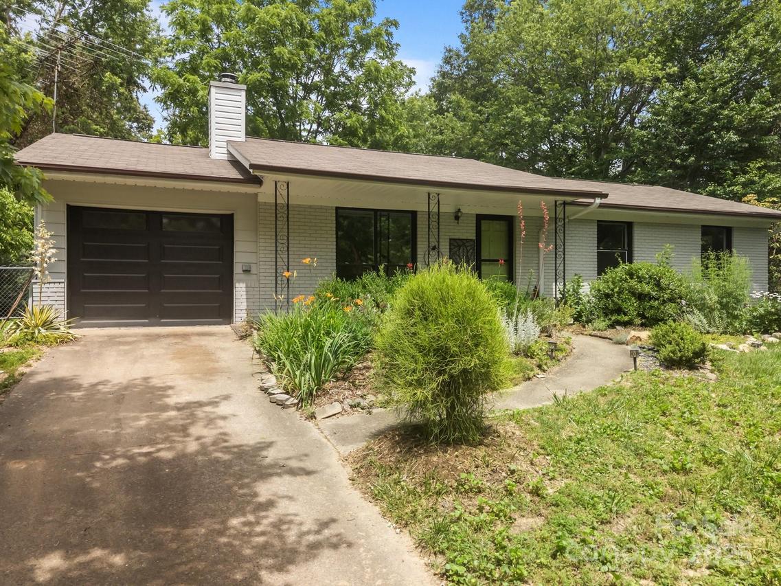 20 Summit Dr., Arden, NC 28704
