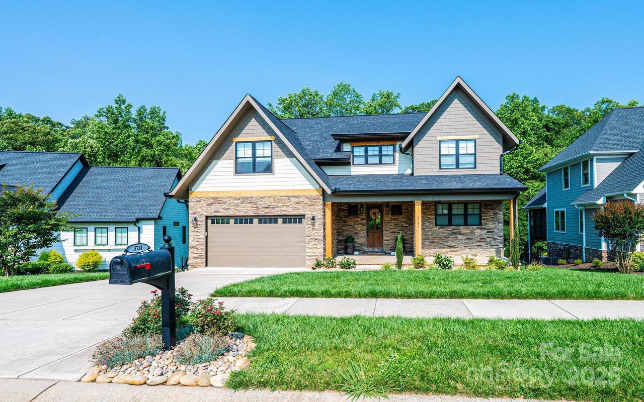 3741 9th Street Ct., Hickory, NC 28601