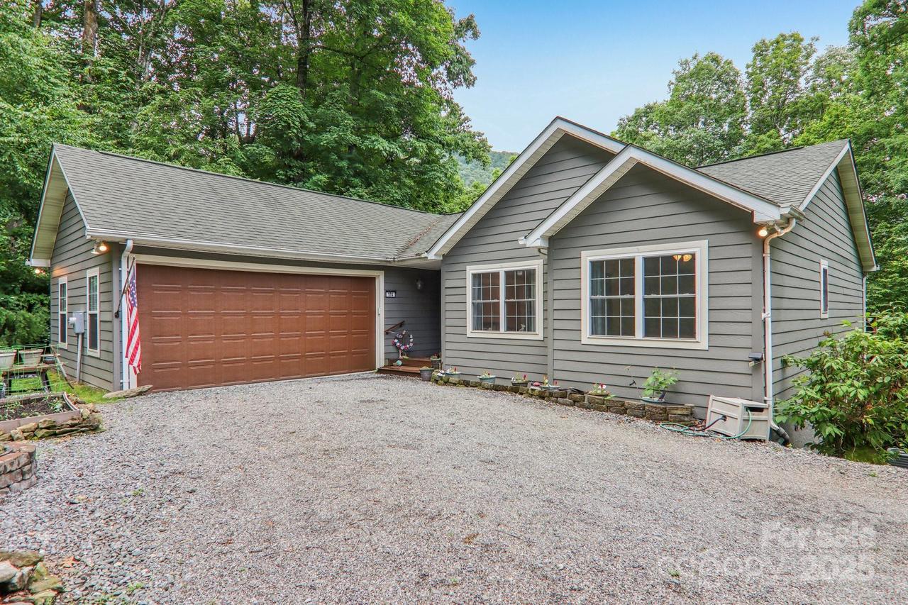574 Appaloosa Tr., Waynesville, NC 28785