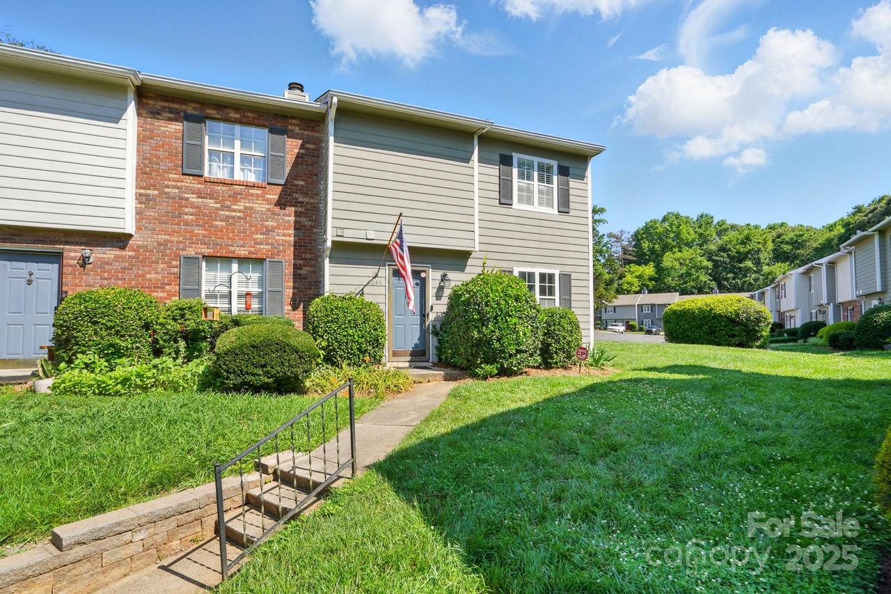 6044 Heath Valley Rd., Charlotte, NC 28210