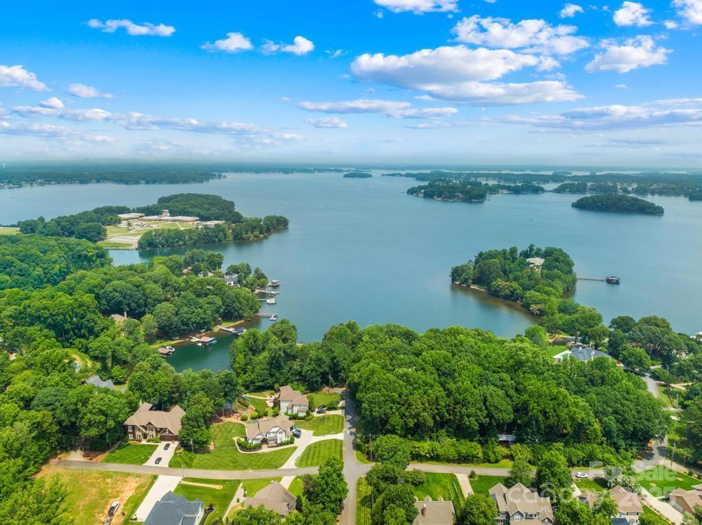 16429 Twin Cove Dr., Huntersville, NC 28078