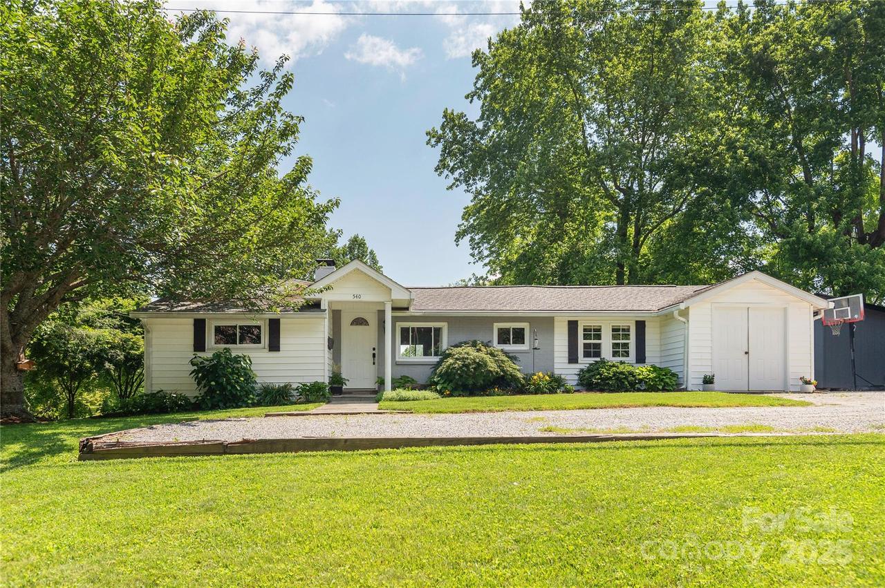 540 Oak Grove Rd., Flat Rock, NC 28731