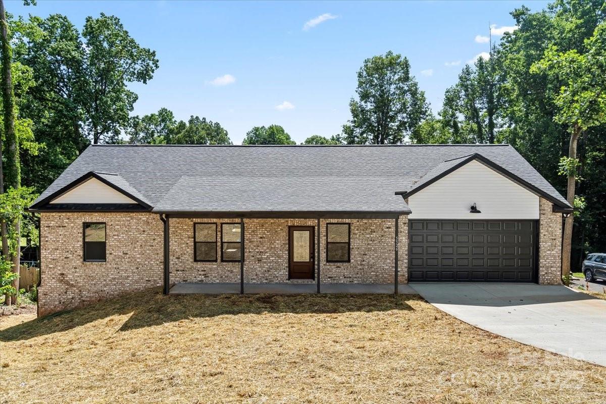 5526 Brookwood Ln., Hickory, NC 28602