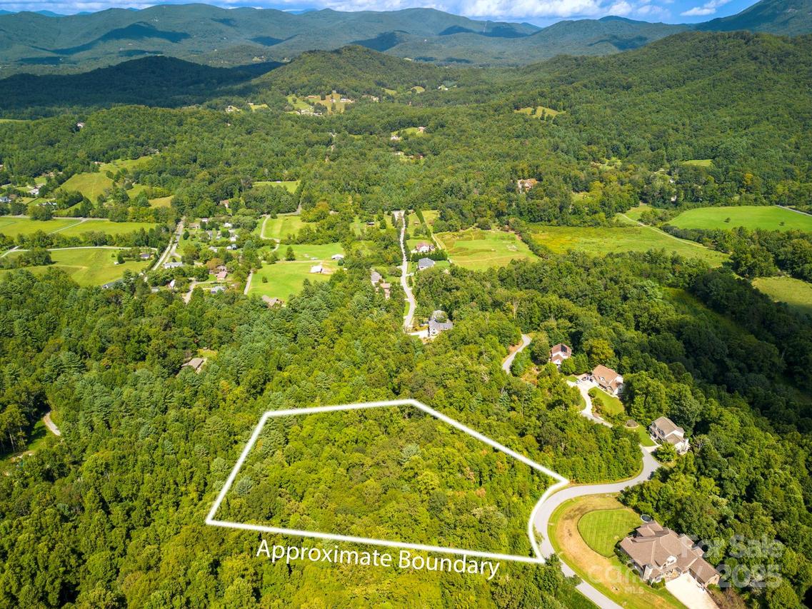 117 Sovereign Ln., Fairview, NC 28730