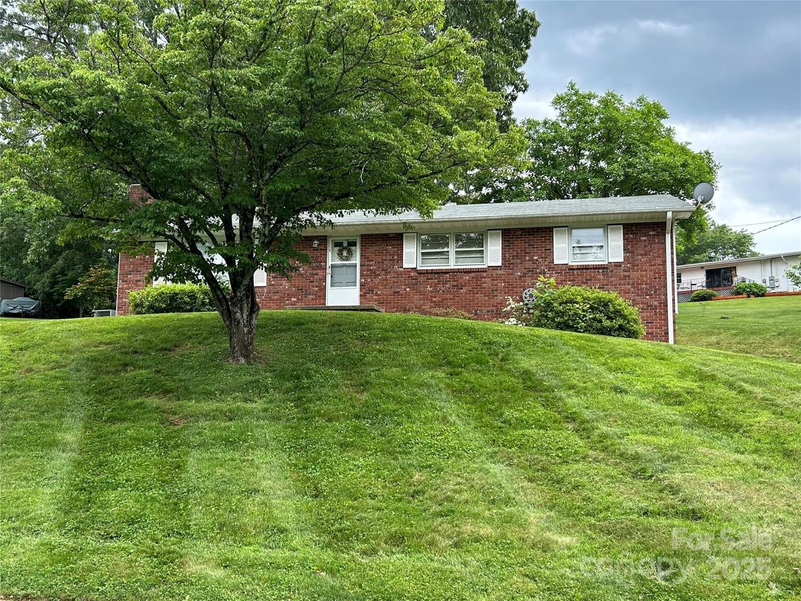 18 Sheppard Dr., Asheville, NC 28806
