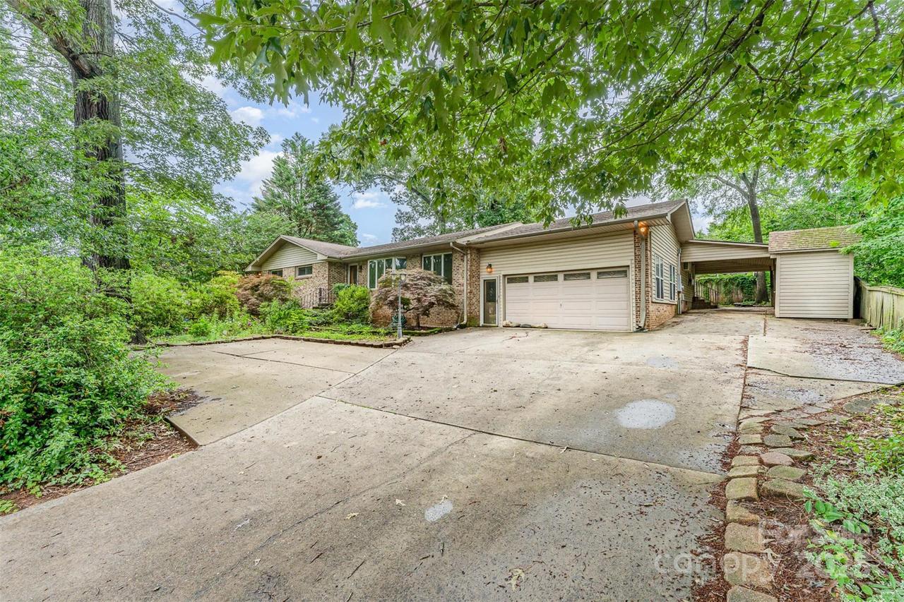 203 Ewing Dr., Belmont, NC 28012
