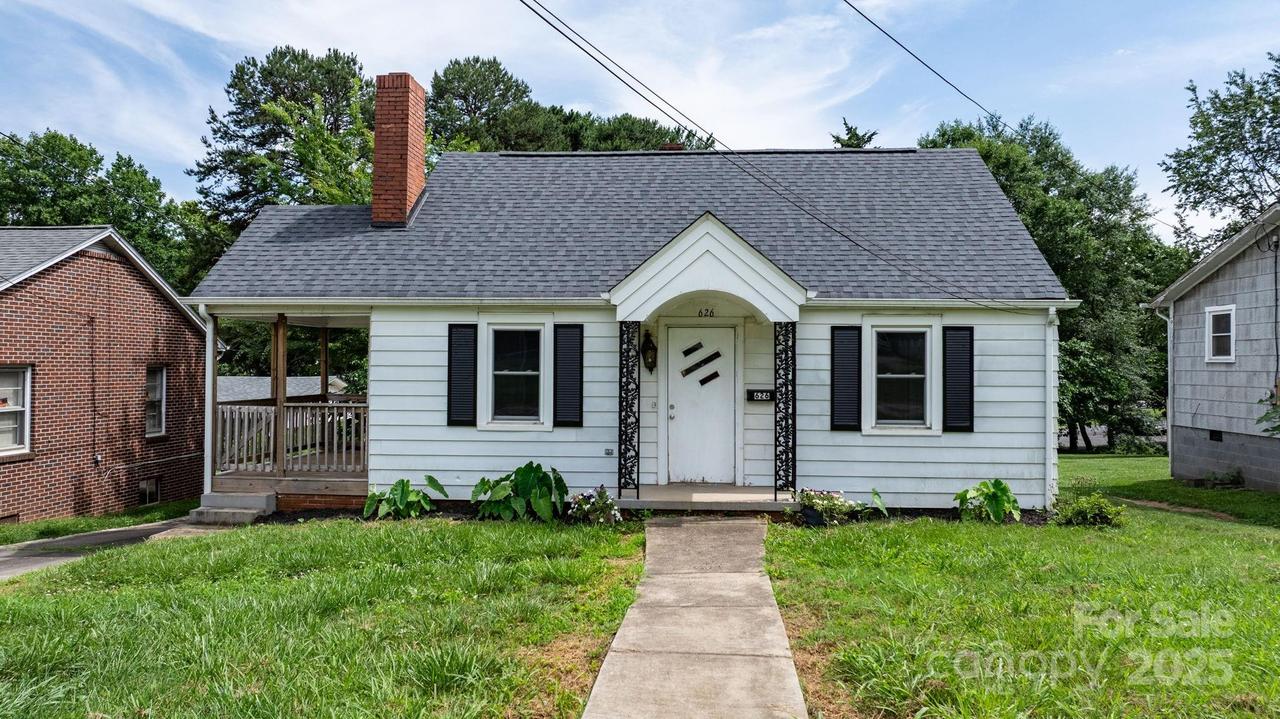 626 1st Ave., Hickory, NC 28602