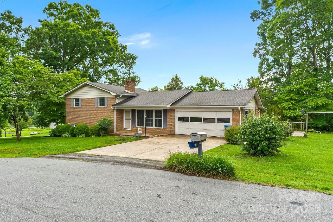 1914 Wall St., Morganton, NC 28655