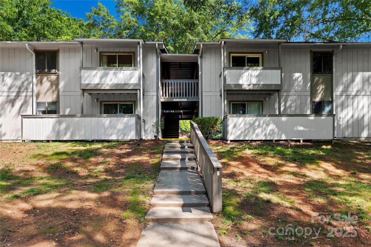 2205 Sunderland Rd. #129D, Winston Salem, NC 27103