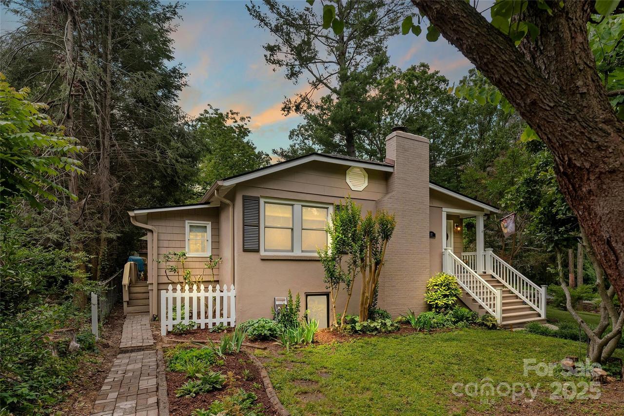 261 Forest Hill Dr., Asheville, NC 28803