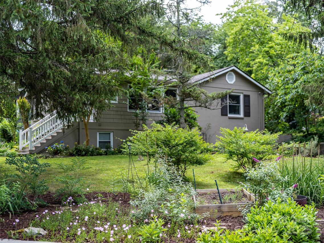 261 Forest Hill Dr., Asheville, NC 28803