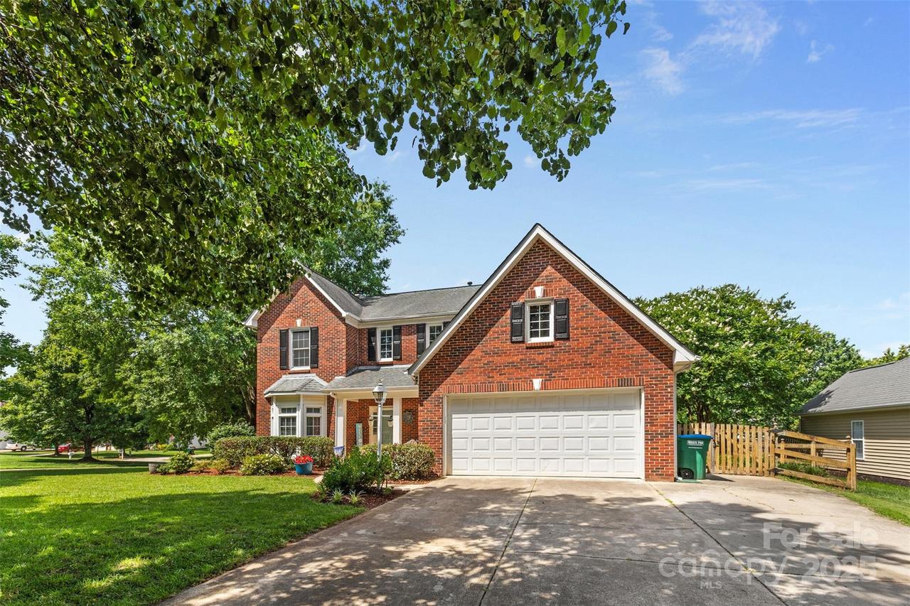 1624 Moonstone Dr., Matthews, NC 28105