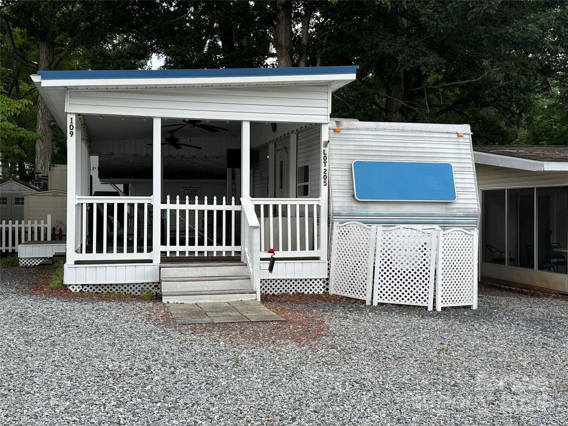 109 Pine St., New London, NC 28127