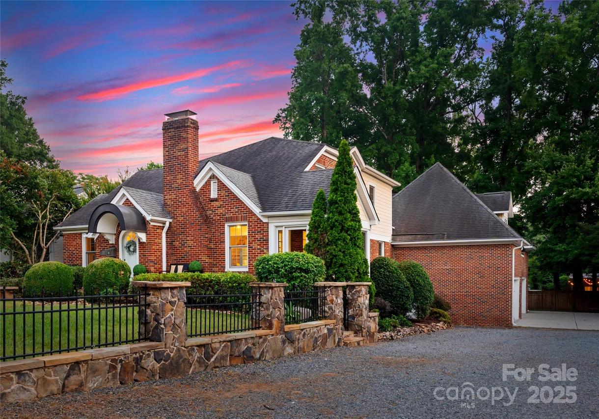 2100 Chesterfield Ave., Charlotte, NC 28205