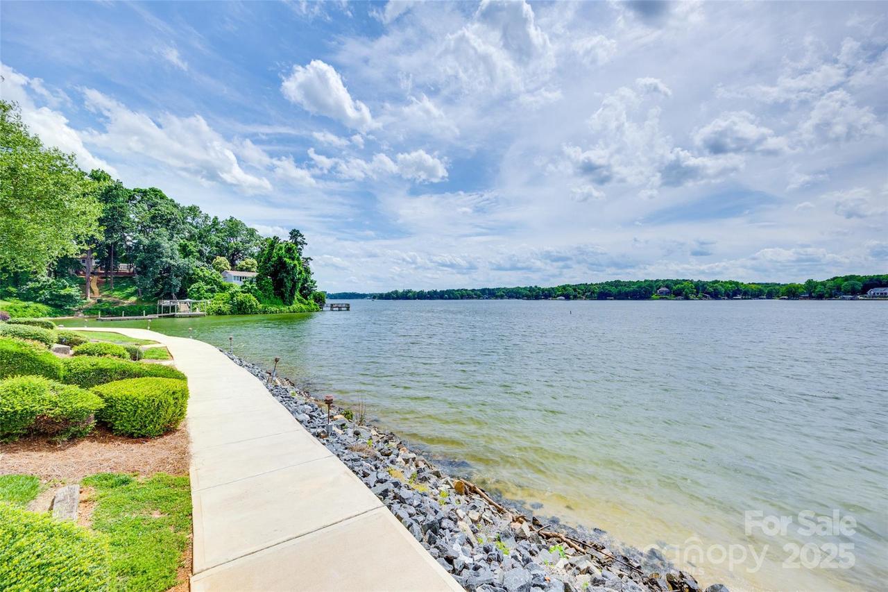 14053 Queens Harbor Rd., Charlotte, NC 28278
