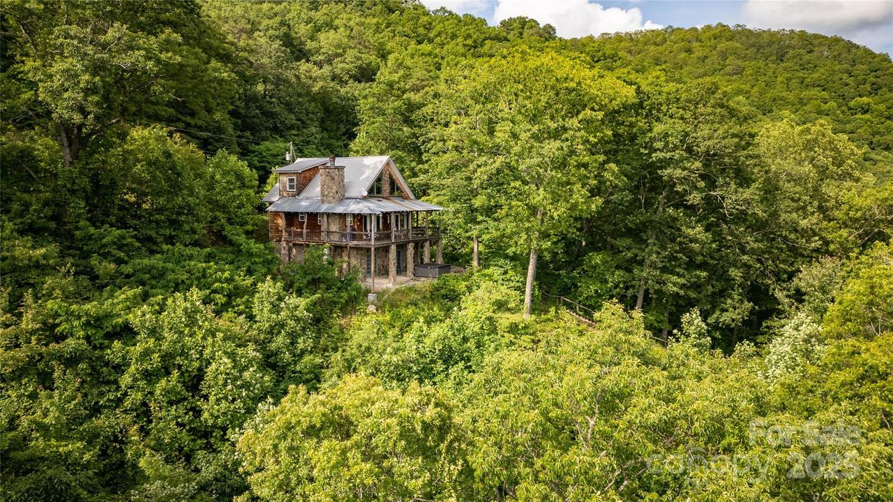 1145 Eagles Roost Rd., Bryson City, NC 28713