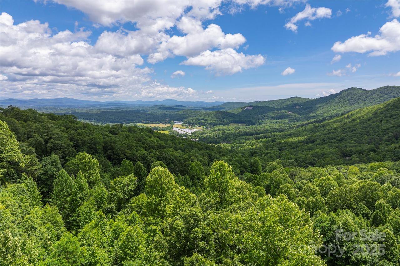 152 Bear Rock Rd., Hendersonville, NC 28739