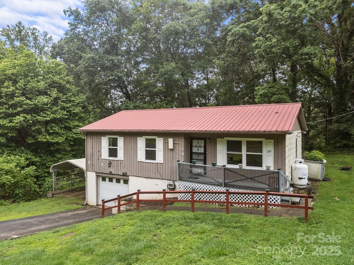327 Glenwood Dr., Clyde, NC 28721