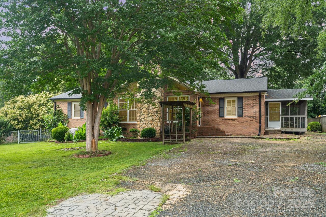 7613 Happy Hollow Dr., Mint Hill, NC 28227