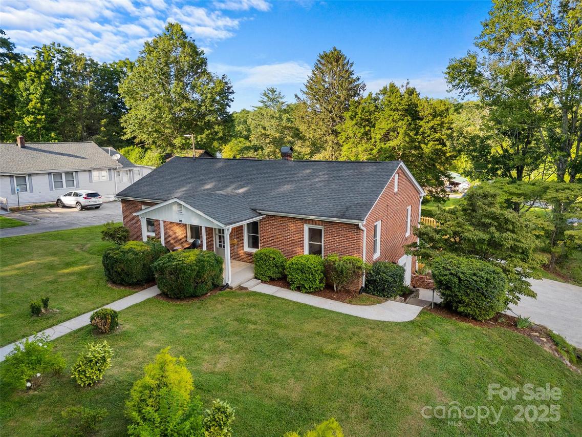 301 Carolina Ave., Brevard, NC 28712