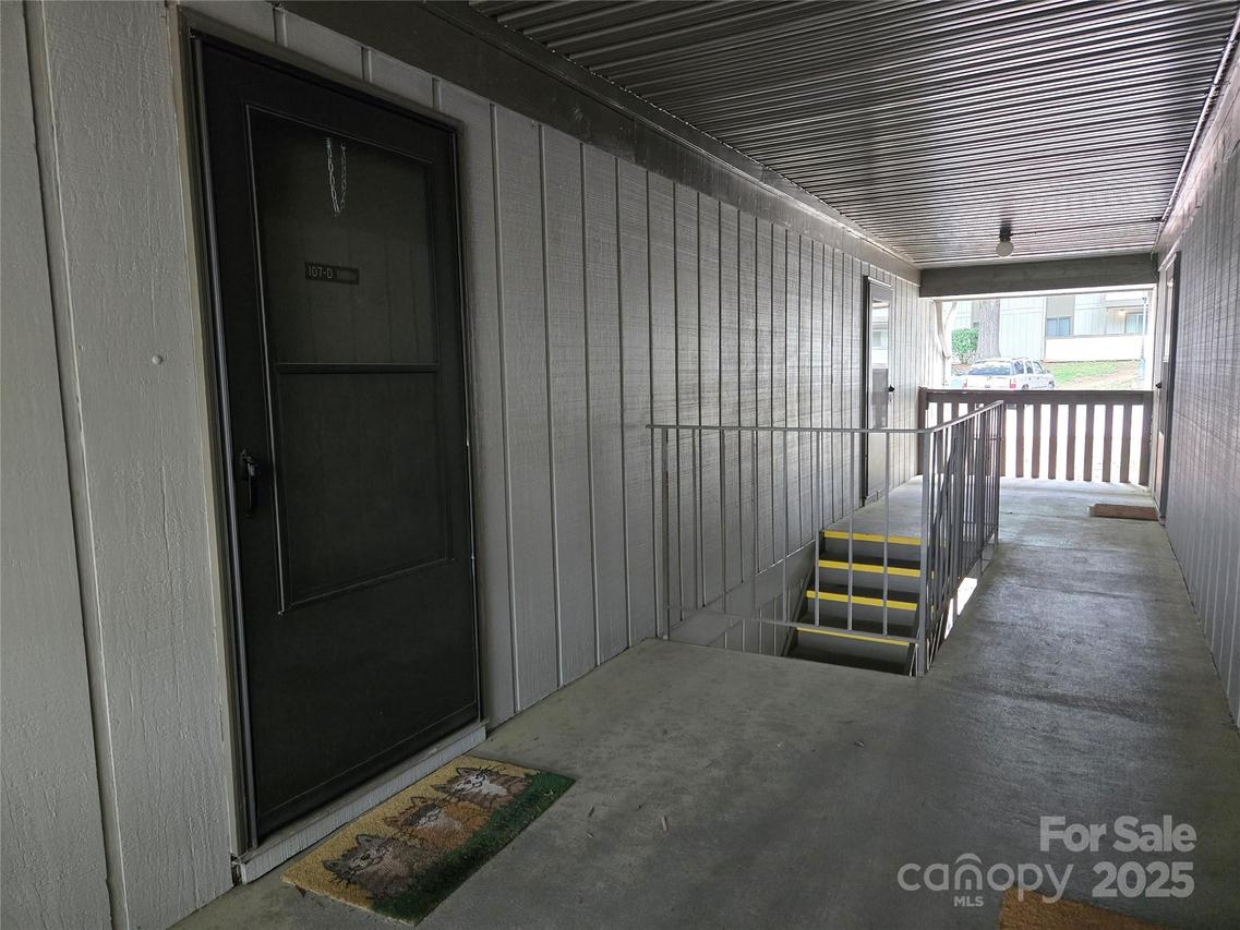 2205 Sunderland Rd. #107D, Winston Salem, NC 27103