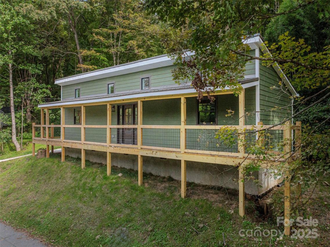 161 S Hill St., Waynesville, NC 28786
