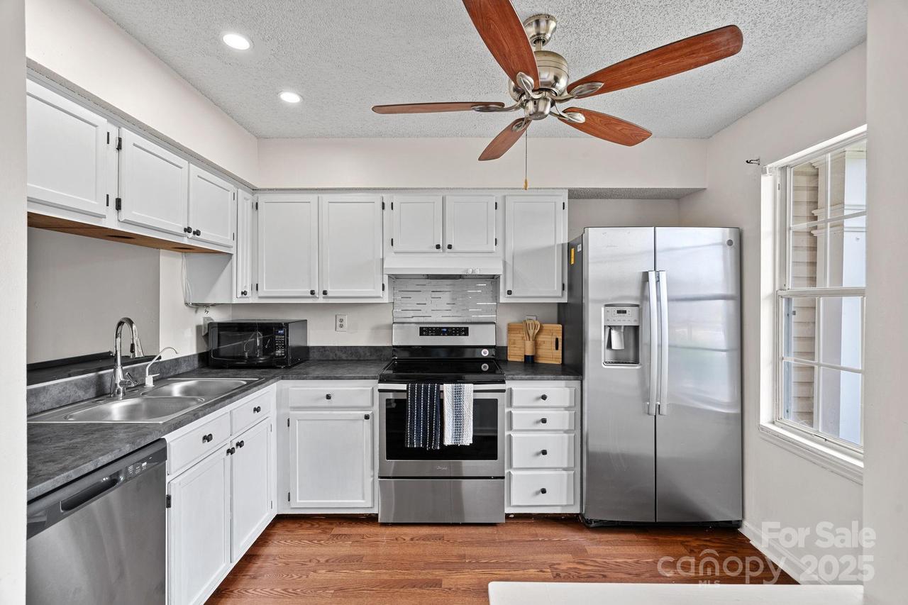 218 Water Oak Dr., Pineville, NC 28134