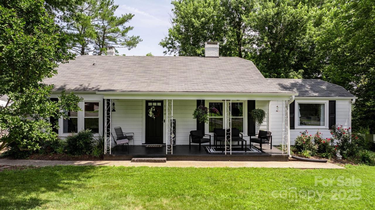 120 Hilltop St., Connelly Springs, NC 28612