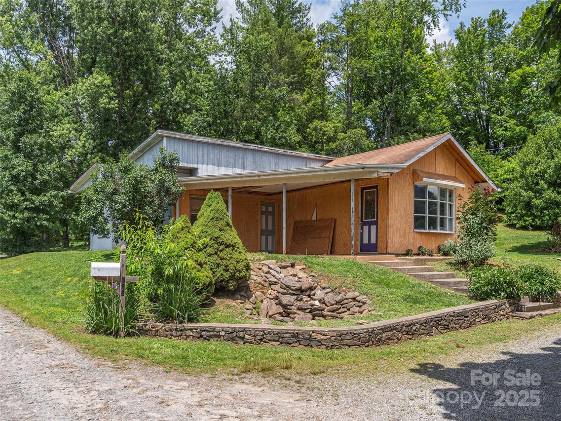 157 Evergreen Cir., Waynesville, NC 28786