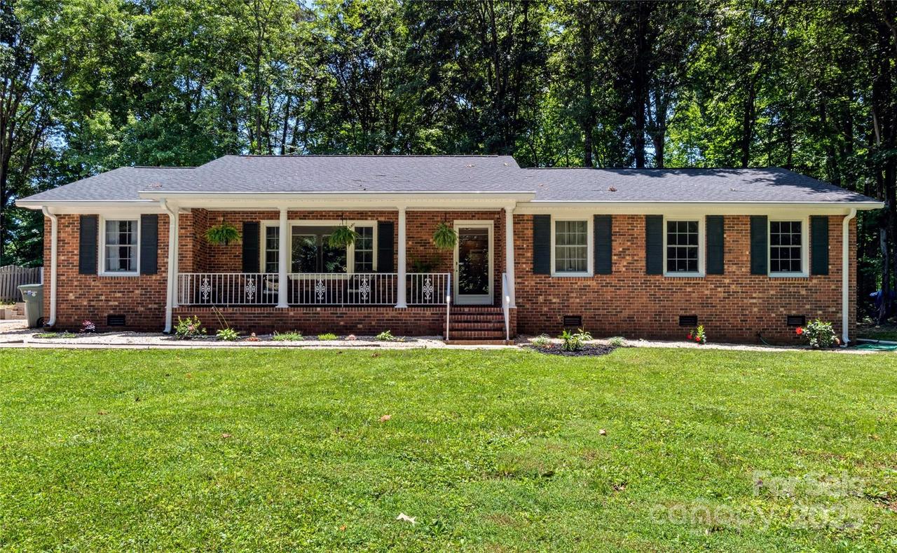 3920 Tonbridge Ln., Winston Salem, NC 27106