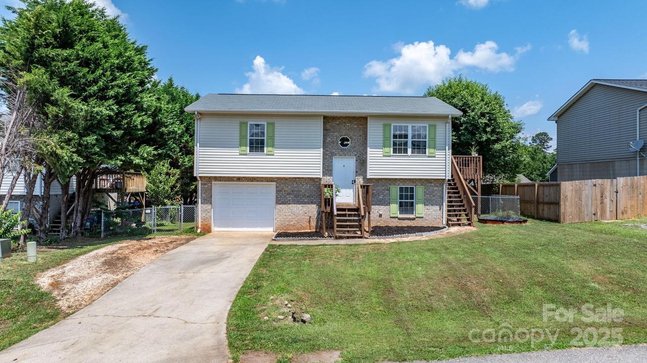 23 Redwood Ct., Hickory, NC 28601