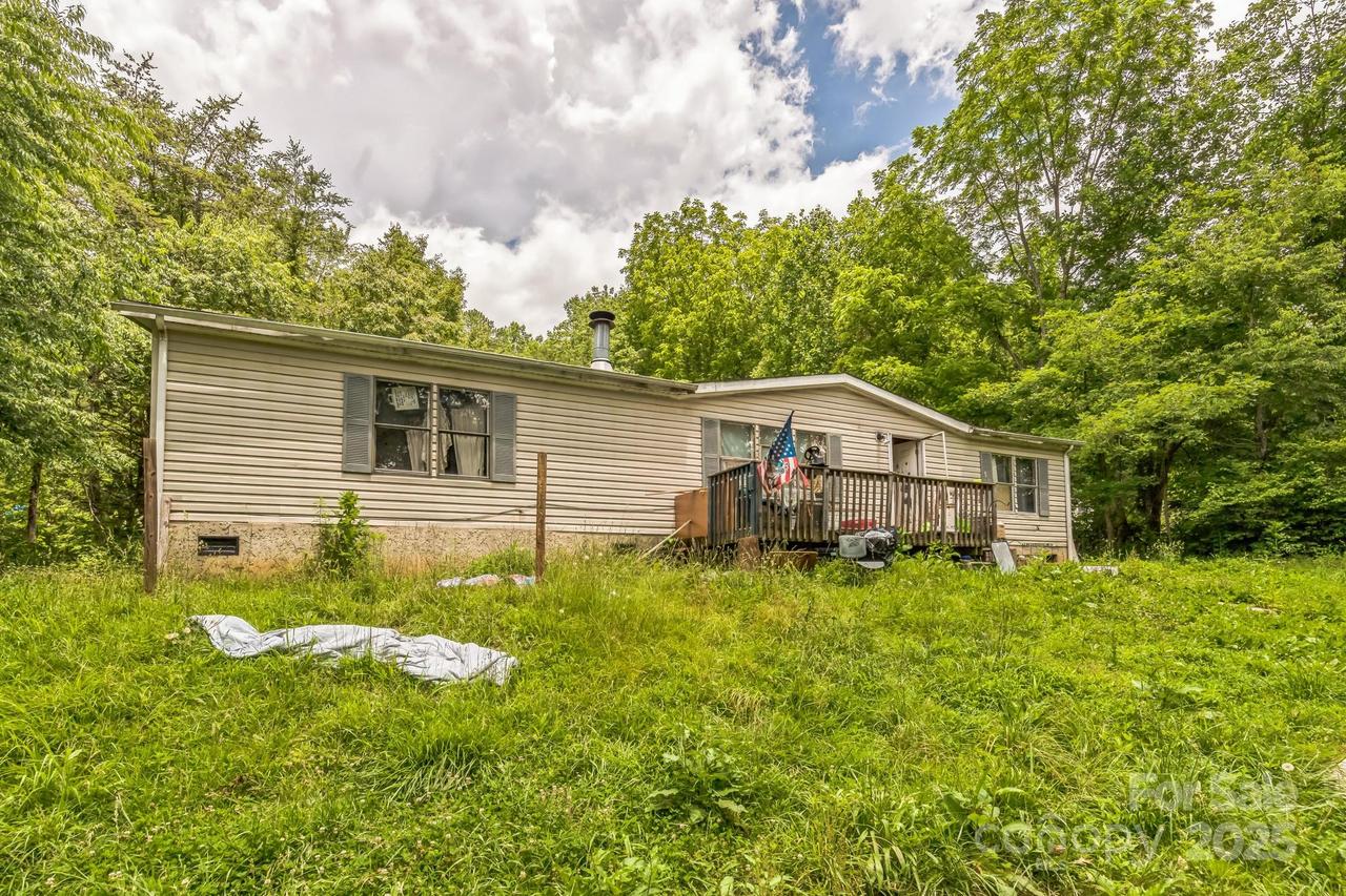 54 Lemon Creek Dr., Candler, NC 28715