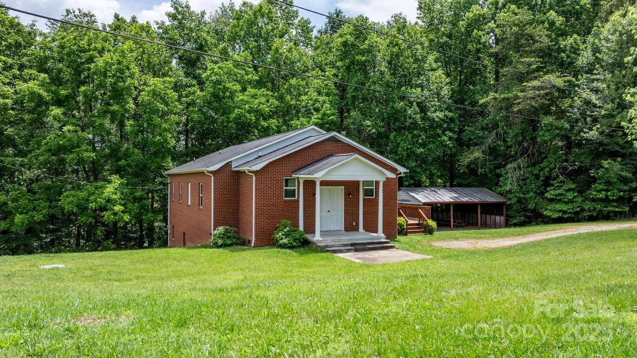 1844 Bellcroft Ln., Lenoir, NC 28645