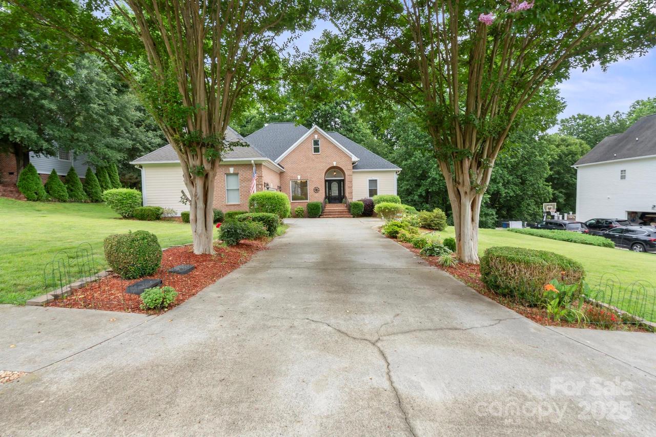 172 Hunters Hill Dr., Statesville, NC 28677