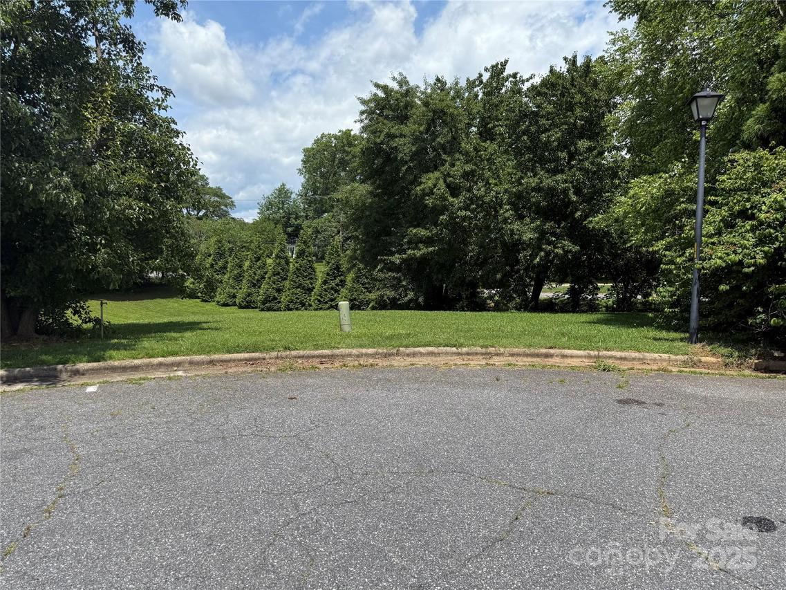 1147 10th Street Ln., Hickory, NC 28601