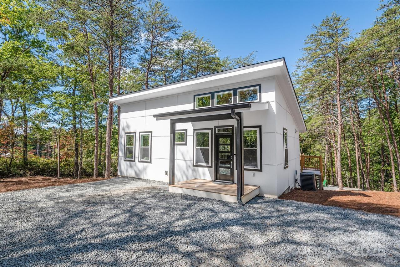 163 Hawk Hollow Dr., Lake Lure, NC 28746