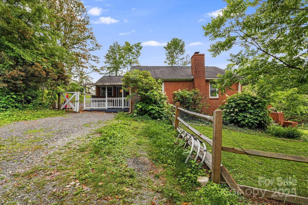 1271 Upper Brush Creek Rd., Fairview, NC 28730