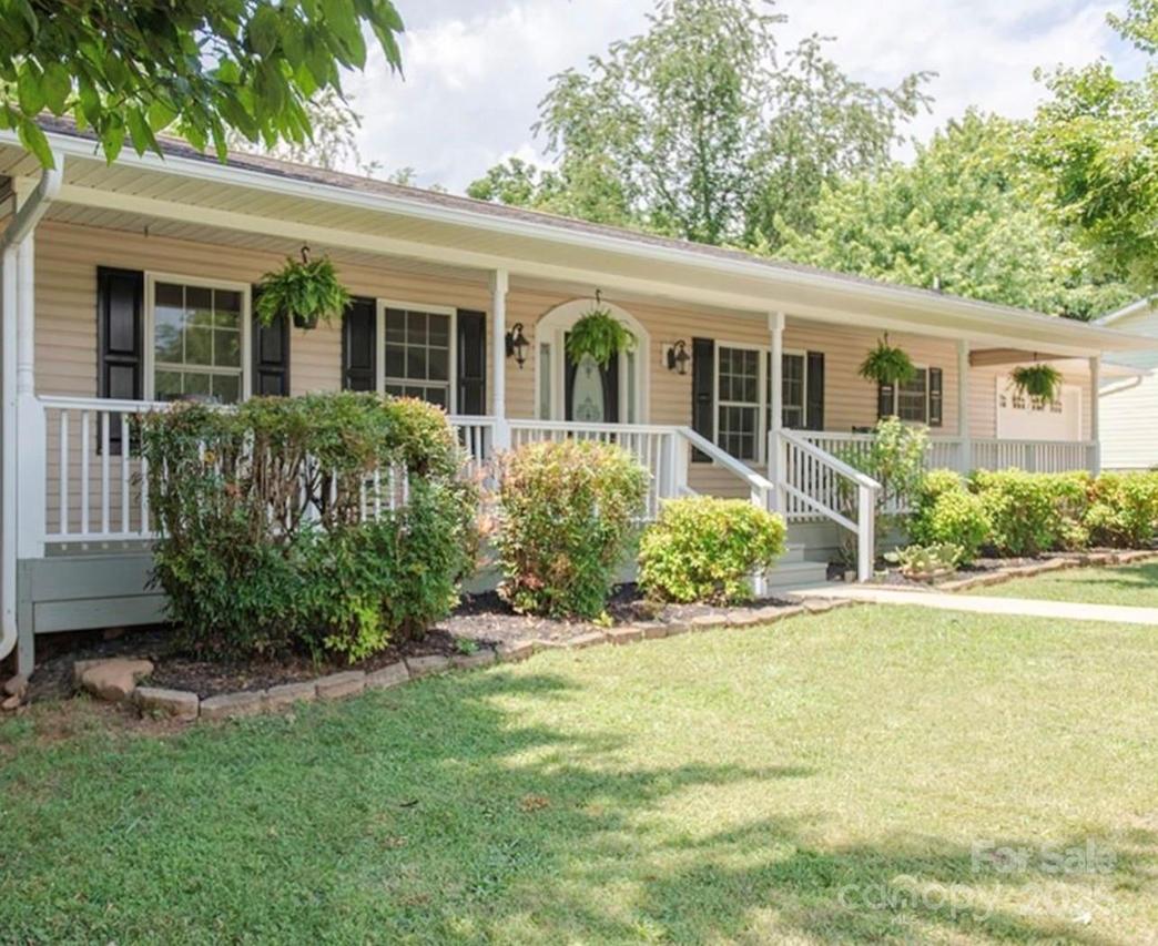 35 Sydney Ln., Asheville, NC 28806