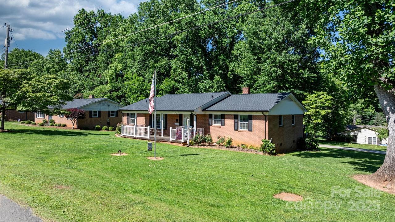 135 Burton Hills Cir., Gastonia, NC 28054