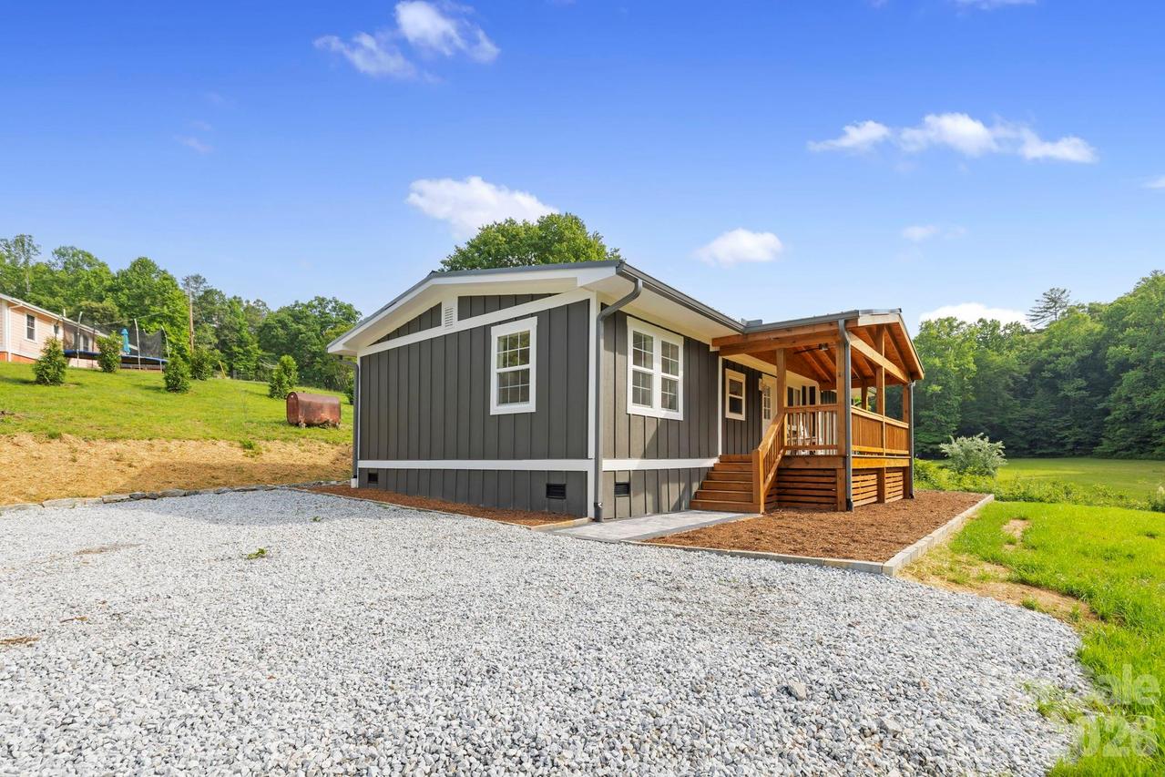 431 Pole Miller Extension, Brevard, NC 28712