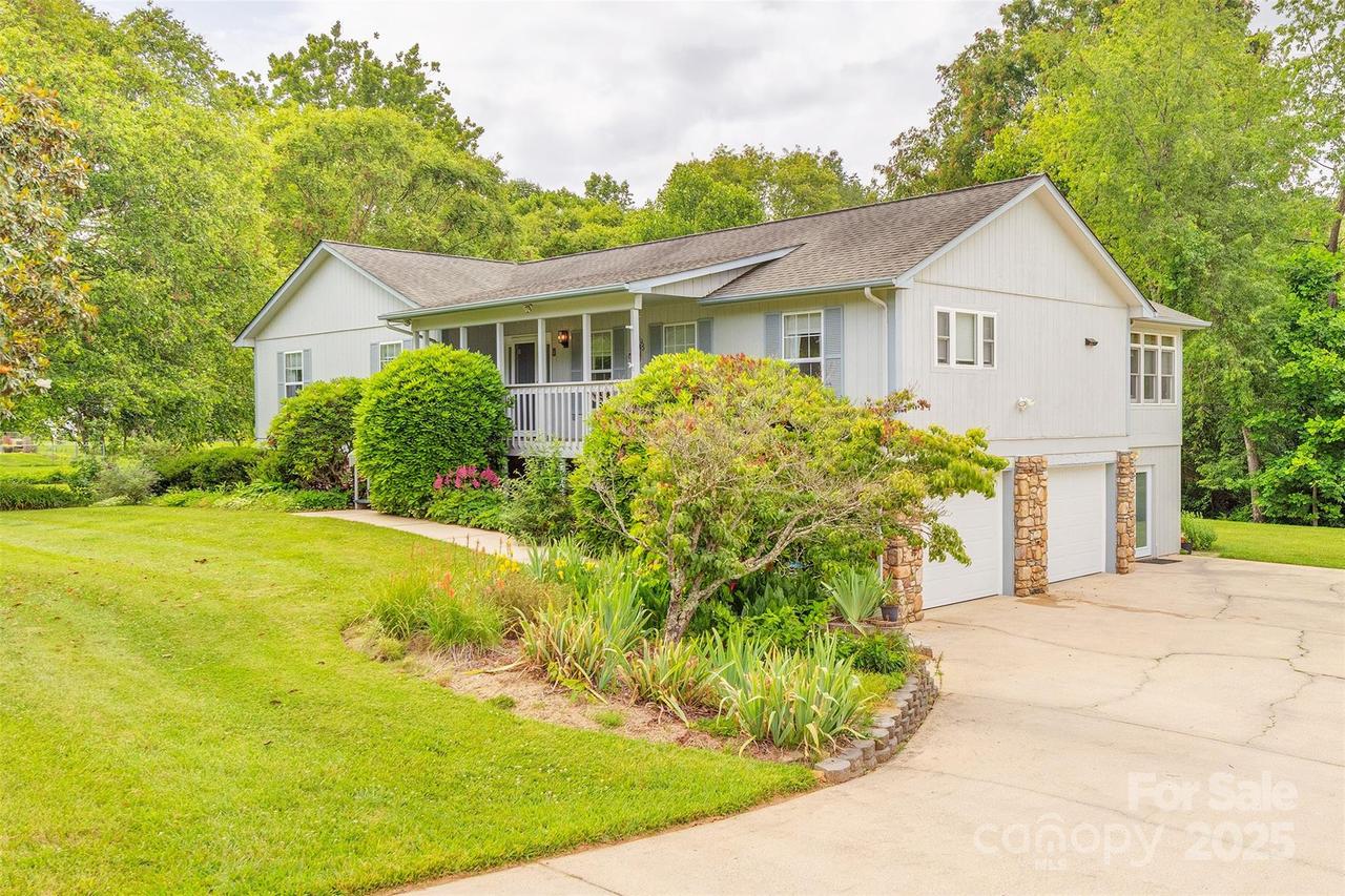 76 Woodland Hills Rd., Asheville, NC 28804