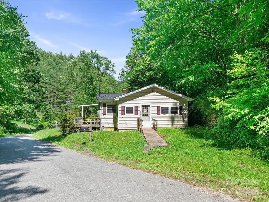 195 Butter Sop Rd., Burnsville, NC 28714