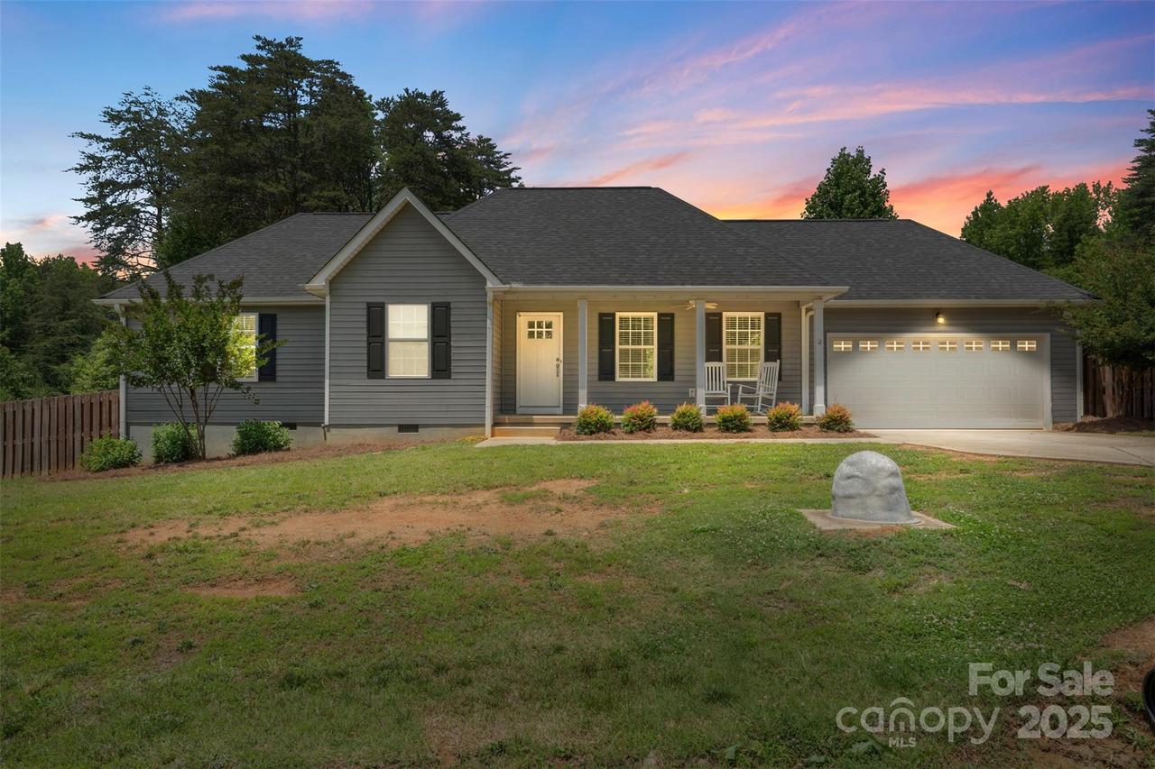 7627 Sarah Dr., Denver, NC 28037