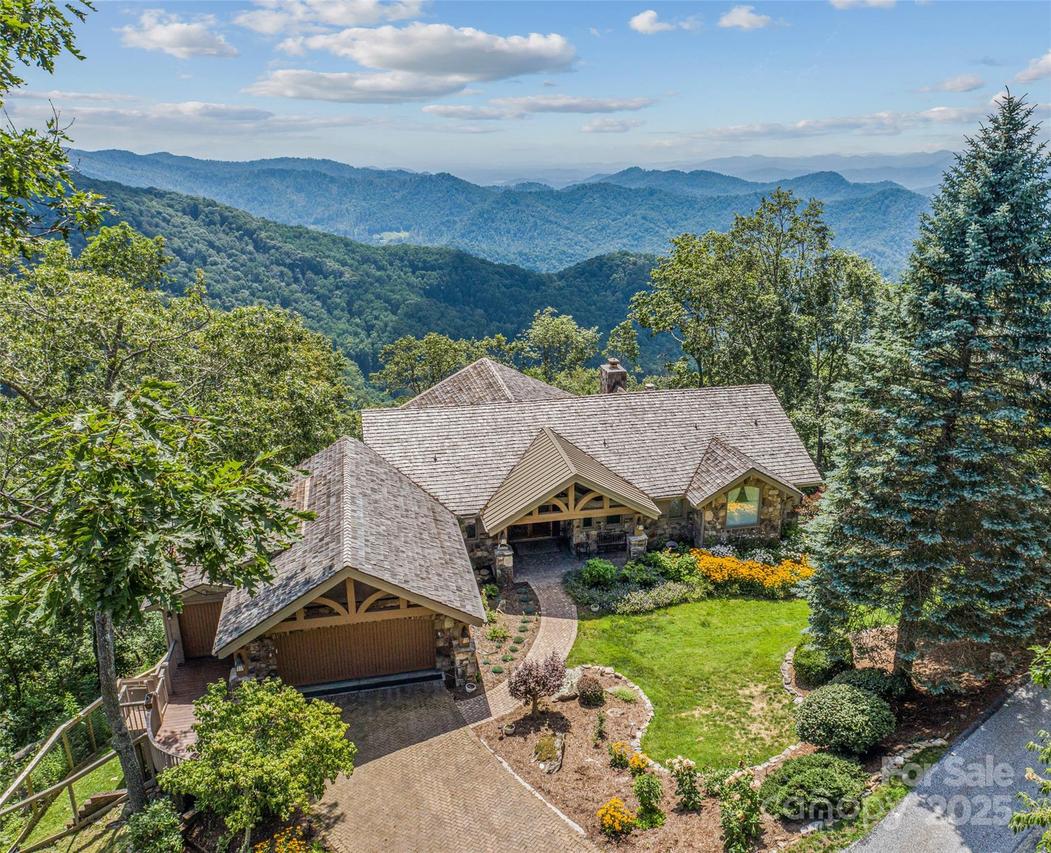 218 Slickrock Rd., Burnsville, NC 28714