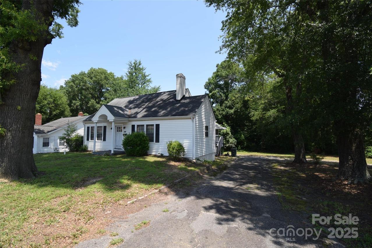 506 Linwood Rd., Gastonia, NC 28052
