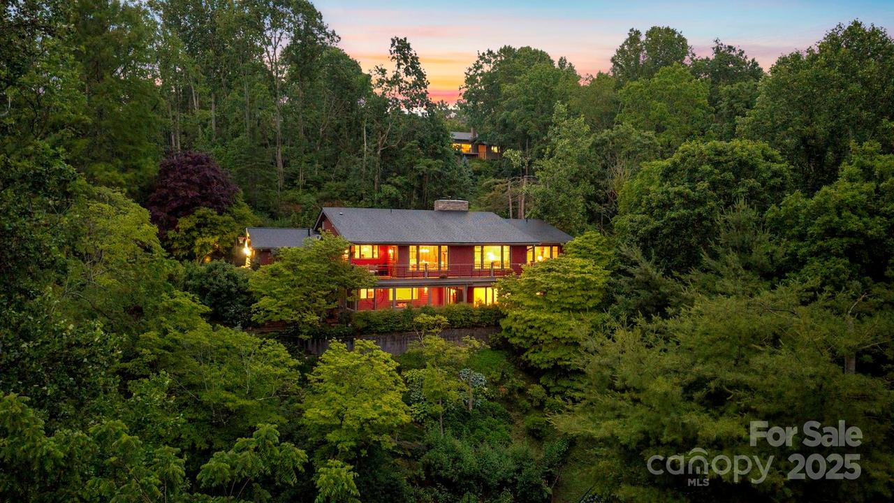 24 Westhaven Dr., Asheville, NC 28804