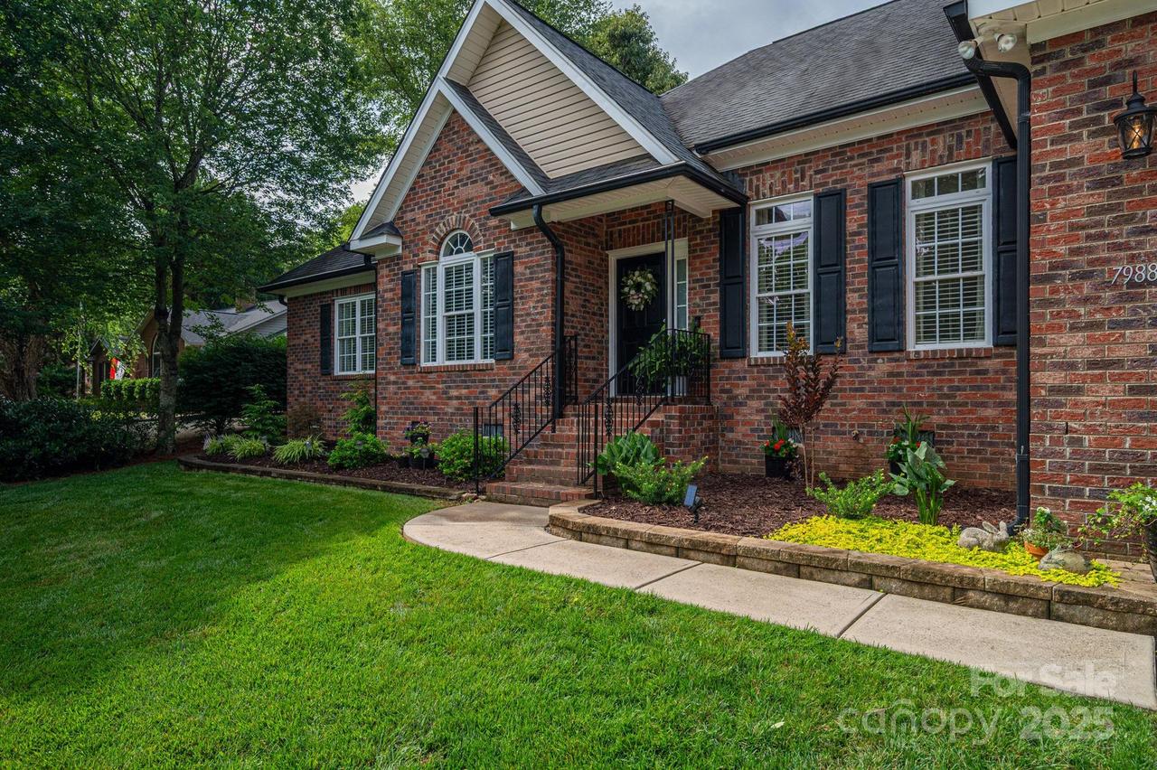 7988 Golf Course Dr., Denver, NC 28037