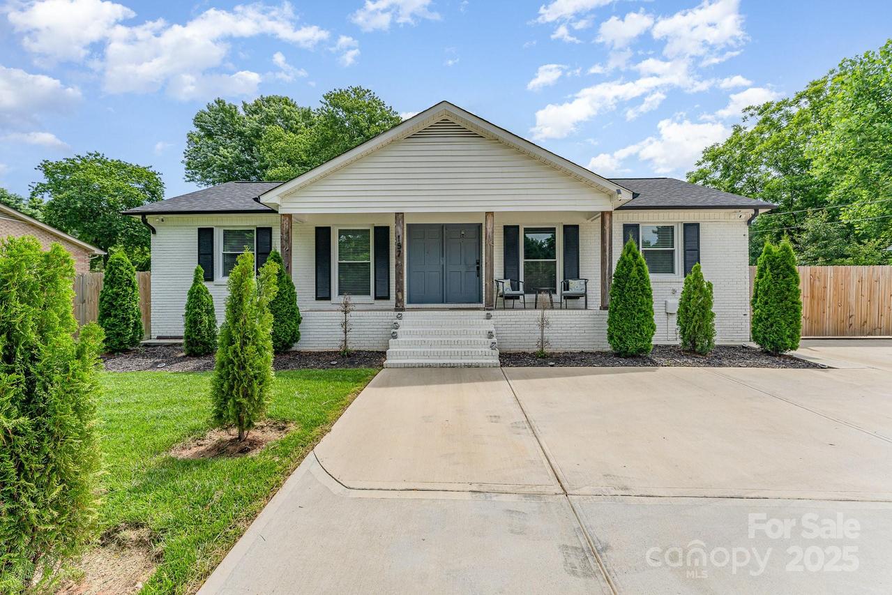 157 Downey Lake Rd., Dallas, NC 28034