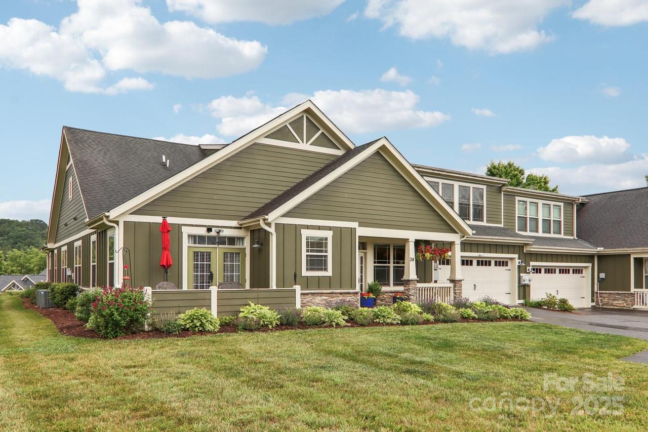 34 Brookstone Pl., Candler, NC 28715